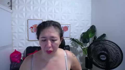 Snapshot of valentina_mature chatting on February 20, 2025, 9:09 pm Valentina online show from February 20, 2025, 9:09 pm