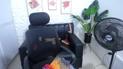 Snapshot of valentina_mature chatting on February 22, 2025, 1:44 am Valentina online show from February 22, 2025, 1:44 am