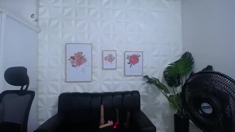 Snapshot of valentina_mature chatting on February 25, 2025, 11:00 pm Valentina online show from February 25, 2025, 11:00 pm