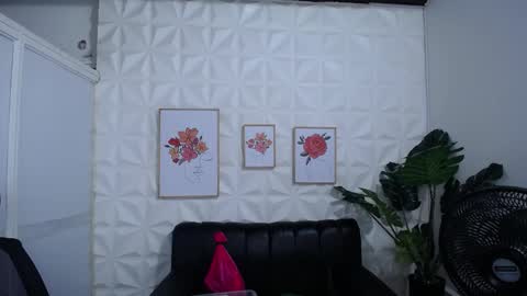 Snapshot of valentina_mature chatting on March 1, 2025, 11:26 pm Valentina online show from March 1, 2025, 11:26 pm