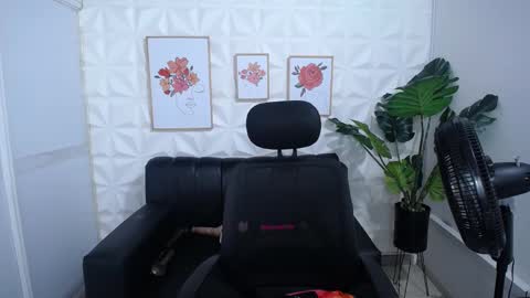 Snapshot of valentina_mature chatting on March 3, 2025, 11:46 pm Valentina online show from March 3, 2025, 11:46 pm