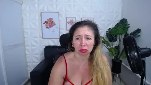 Snapshot of valentina_mature chatting on March 4, 2025, 2:49 am Valentina online show from March 4, 2025, 2:49 am