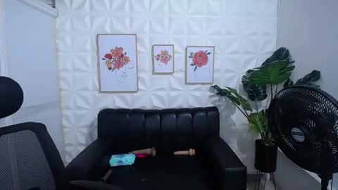 Snapshot of valentina_mature chatting on March 5, 2025, 7:38 am Valentina online show from March 5, 2025, 7:38 am
