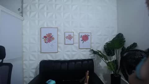 Snapshot of valentina_mature chatting on March 5, 2025, 11:05 pm Valentina online show from March 5, 2025, 11:05 pm