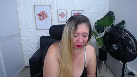 Snapshot of valentina_mature chatting on March 6, 2025, 9:09 pm Valentina online show from March 6, 2025, 9:09 pm