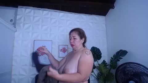 Snapshot of valentina_mature chatting on September 16, 2025, 12:55 am Valentina online show from September 16, 2025, 12:55 am