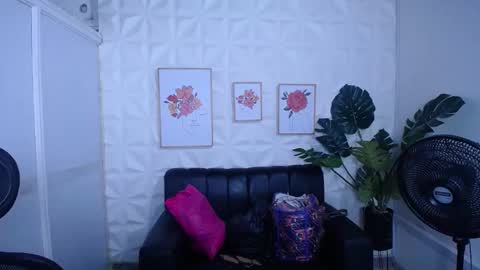 Snapshot of valentina_mature chatting on September 20, 2025, 10:44 pm Valentina online show from September 20, 2025, 10:44 pm