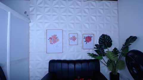 Snapshot of valentina_mature chatting on September 23, 2025, 10:24 pm Valentina online show from September 23, 2025, 10:24 pm