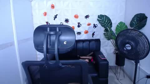 Snapshot of valentina_mature chatting on October 1, 2025, 11:00 pm Valentina online show from October 1, 2025, 11:00 pm