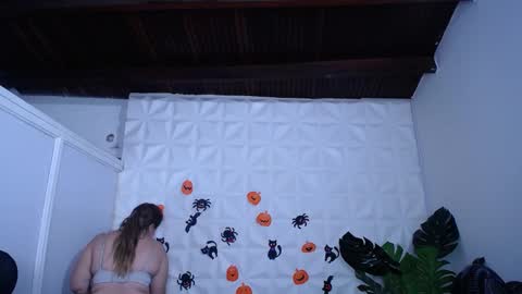 Snapshot of valentina_mature chatting on October 8, 2025, 9:12 pm Valentina online show from October 8, 2025, 9:12 pm