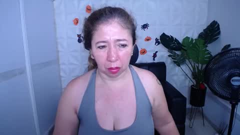 Snapshot of valentina_mature chatting on October 12, 2025, 9:03 pm Valentina online show from October 12, 2025, 9:03 pm