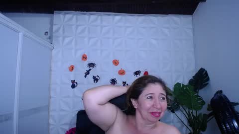 Snapshot of valentina_mature chatting on October 20, 2025, 6:08 pm Valentina online show from October 20, 2025, 6:08 pm