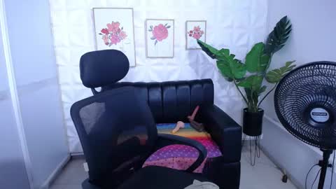 Valentina  online show from October 31, 2025, 10:00 pm