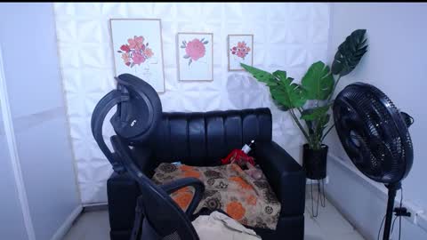 Valentina  online show from December 20, 2025, 3:46 am