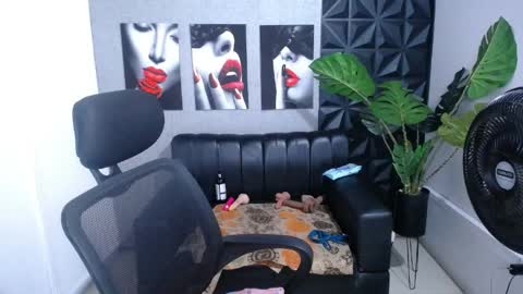 Valentina  online show from April 7, 2026, 9:59 pm