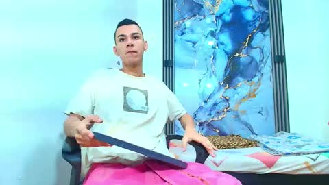 valentina_y_sneiderr online show from February 2, 2026, 7:01 pm