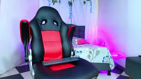Snapshot of valentina_y_sneiderr chatting on May 27, 2026, 11:02 pm valentina_y_sneiderr online show from May 27, 2026, 11:02 pm