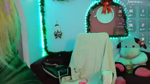 Valentina 3 online show from December 12, 2024, 9:37 pm