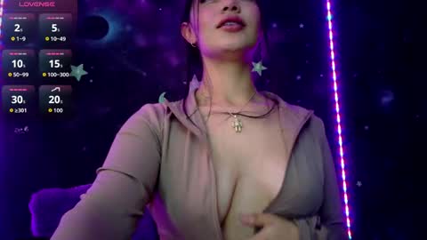 valentinarojass_ online show from April 13, 2026, 5:51 pm