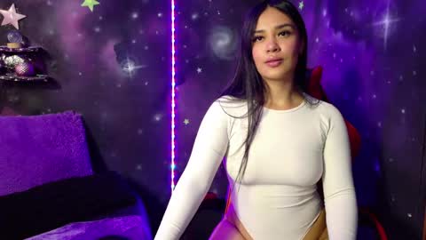 valentinarojass_ online show from June 5, 2026, 6:46 pm