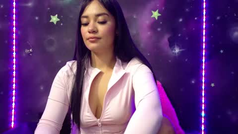 valentinarojass_ online show from June 6, 2026, 4:12 pm