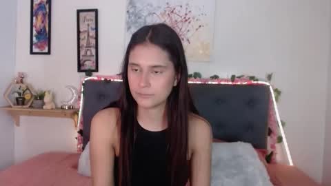 V A L E N T I N I online show from October 28, 2025, 7:49 pm