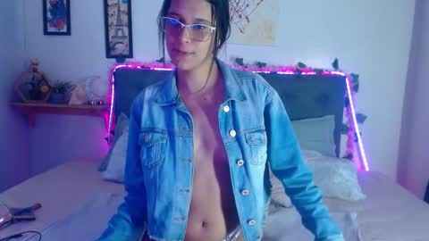 V A L E N T I N I online show from November 6, 2025, 7:59 pm