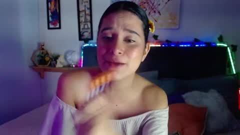 V A L E N T I N I online show from November 25, 2025, 7:36 pm