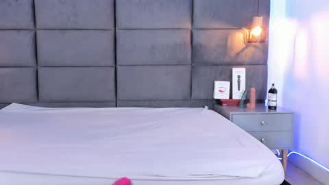 valentino moon online show from September 15, 2025, 3:17 am