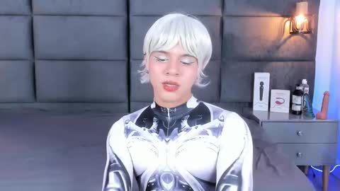 valentino moon online show from September 21, 2025, 2:35 am