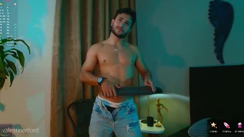 Valentino online show from September 29, 2025, 10:03 pm