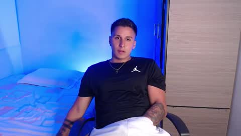 VALENTINO online show from March 16, 2026, 10:47 pm