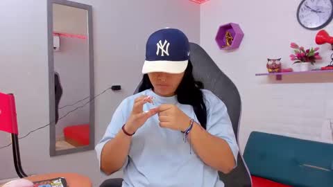 valeri_harpers4 online show from September 30, 2025, 2:05 am