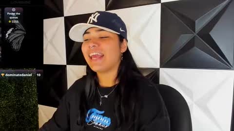 valeri_harpers4 online show from October 25, 2025, 1:13 am