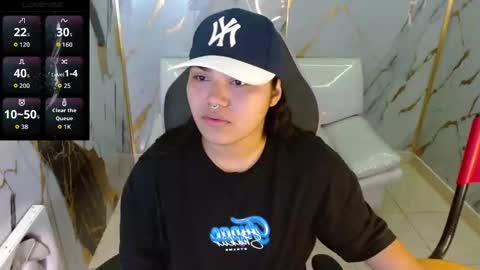 valeri_harpers4 online show from April 7, 2026, 5:19 am