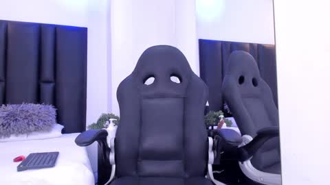 valeri_tafur online show from January 21, 2025, 2:05 pm