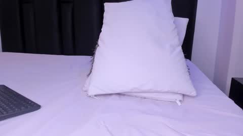 valeri_tafur online show from February 28, 2025, 1:47 pm