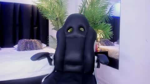 valeri_tafur online show from October 20, 2025, 11:05 pm