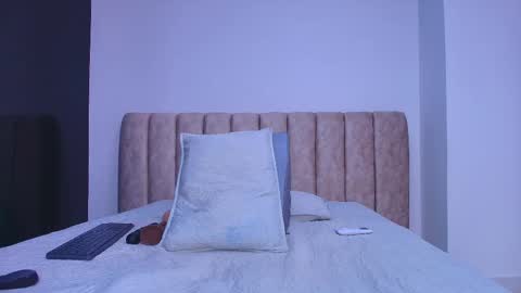 Valeria online show from February 18, 2026, 7:43 pm