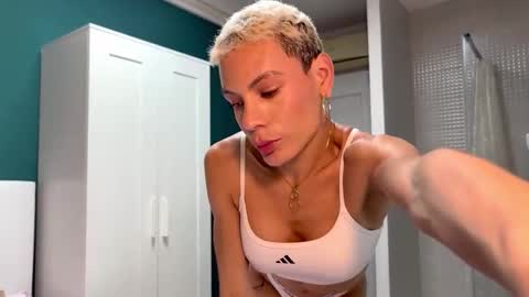 valeria_thonson online show from November 6, 2025, 9:54 am