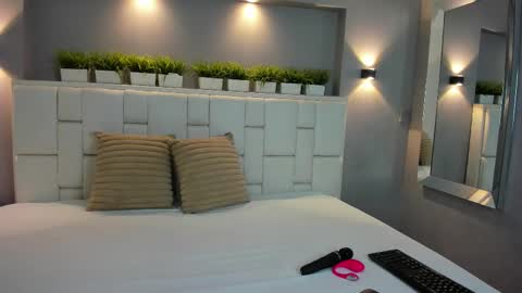 ValeriaGarciax online show from November 11, 2025, 12:05 pm