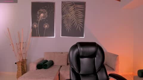 Valeria online show from December 14, 2025, 4:40 am