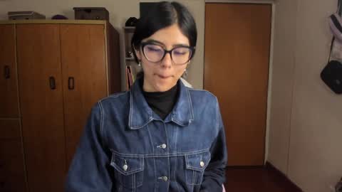 Val  online show from December 17, 2024, 2:44 am