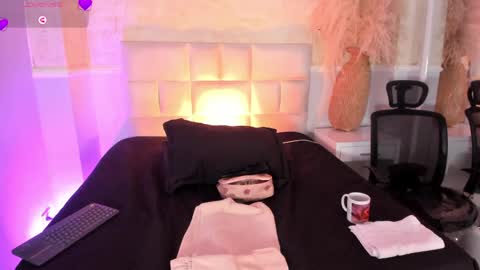 valeriekhaleesi online show from April 15, 2026, 9:37 pm