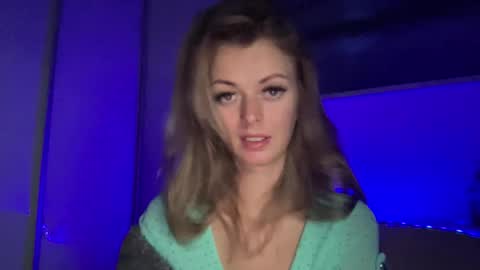 Valerie  online show from December 16, 2024, 7:00 pm