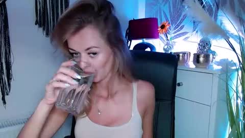 Valerie  online show from February 4, 2025, 11:49 am