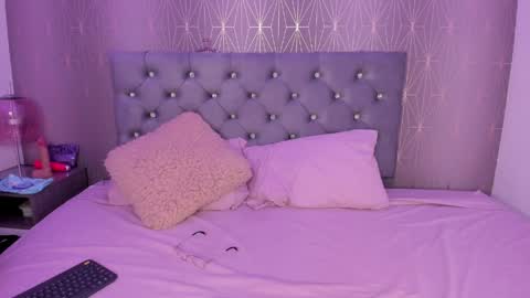 valeriesaint online show from April 8, 2026, 10:32 pm