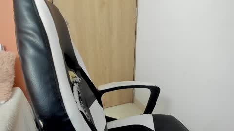 Juli C online show from February 15, 2025, 9:15 pm