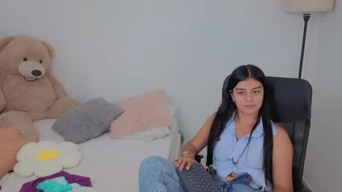 Juli C online show from October 4, 2025, 10:52 pm