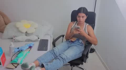 Juli C online show from November 8, 2025, 12:55 am